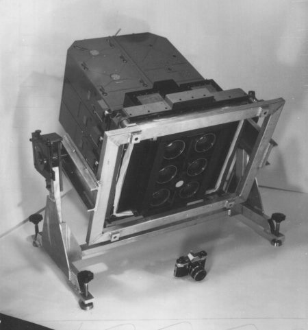 Az MKF-6 multispektrlis kamerarendszerInterkosmos: Bild der Kamera-Interkosmos: in:http://www.schulmodell.de/astronomie/raumfahrt/Interkosmos.htm